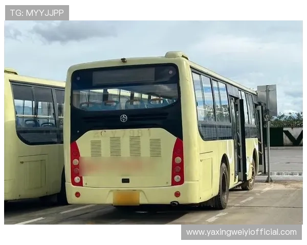 亚星6751客车的性能特点与驾驶体验全面解析，助你选择最适合的长途运输车辆